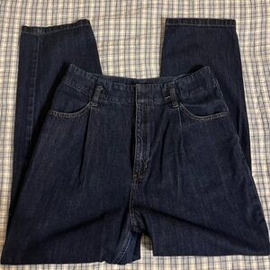 Uniqlo dark wash tapered jeans -size 26